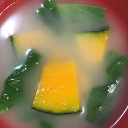 栄養たっぷり、緑黄色野菜がタッグを組んだ、
美味しいお味噌汁、ごちそうさまでした♪